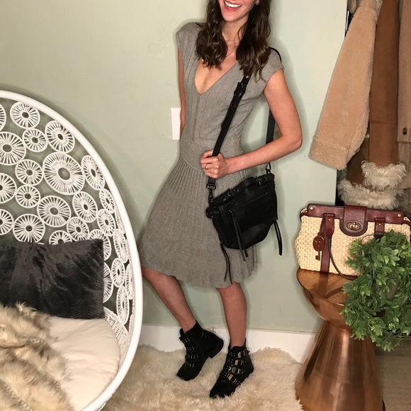 Max Studio Dresses & Skirts - Max Studio gray pleated knit vintage v neck dress